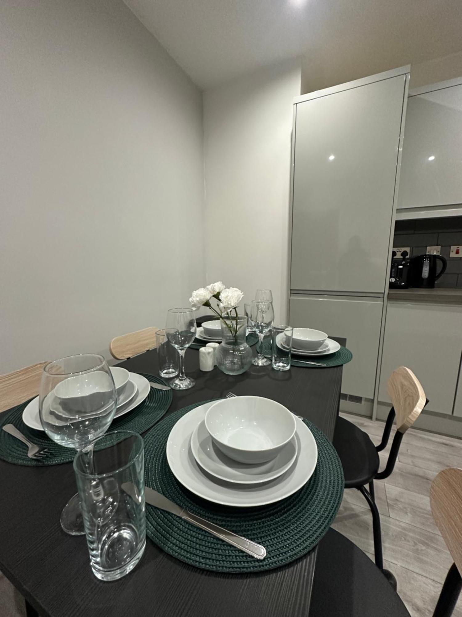 Retro Suite A Luxury Apartment With King Size Bed Wii Games And Entertainment Λέστερ Εξωτερικό φωτογραφία